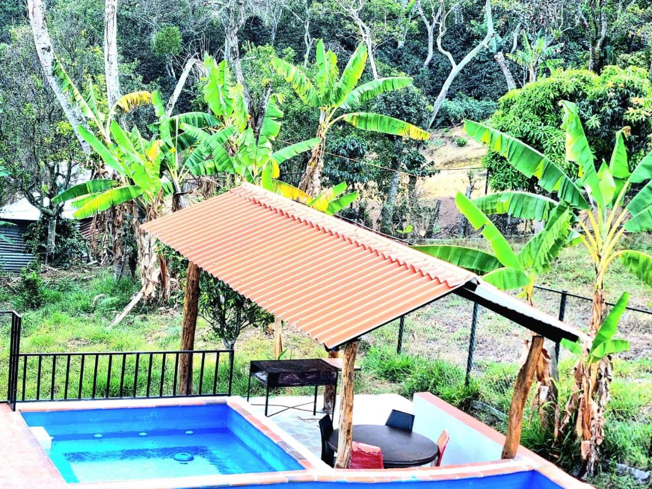 cabaña barbosa-velez con piscina