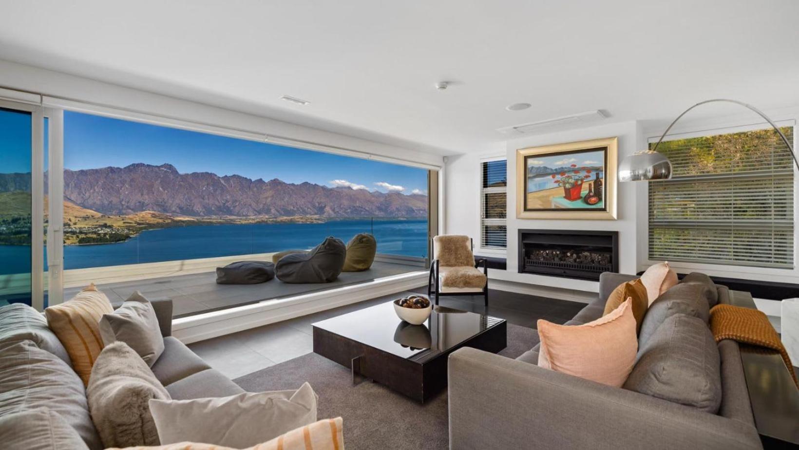 Lordens Penthouse- Hot Tub- BBQ- Gas Fire