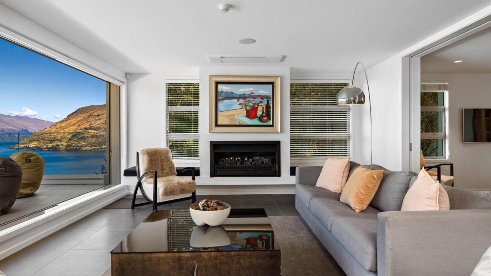 Lordens Penthouse- Hot Tub- BBQ- Gas Fire