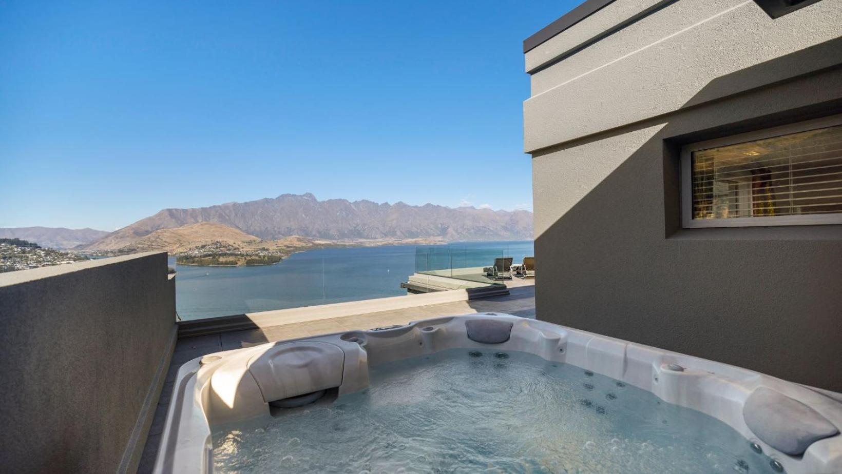 Lordens Penthouse- Hot Tub- BBQ- Gas Fire
