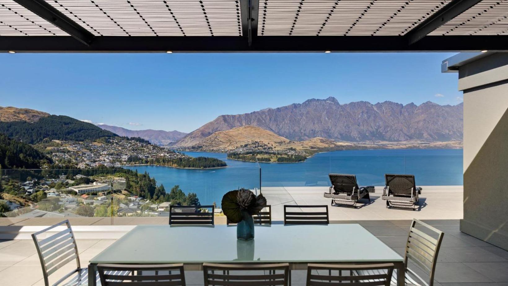 Lordens Penthouse- Hot Tub- BBQ- Gas Fire