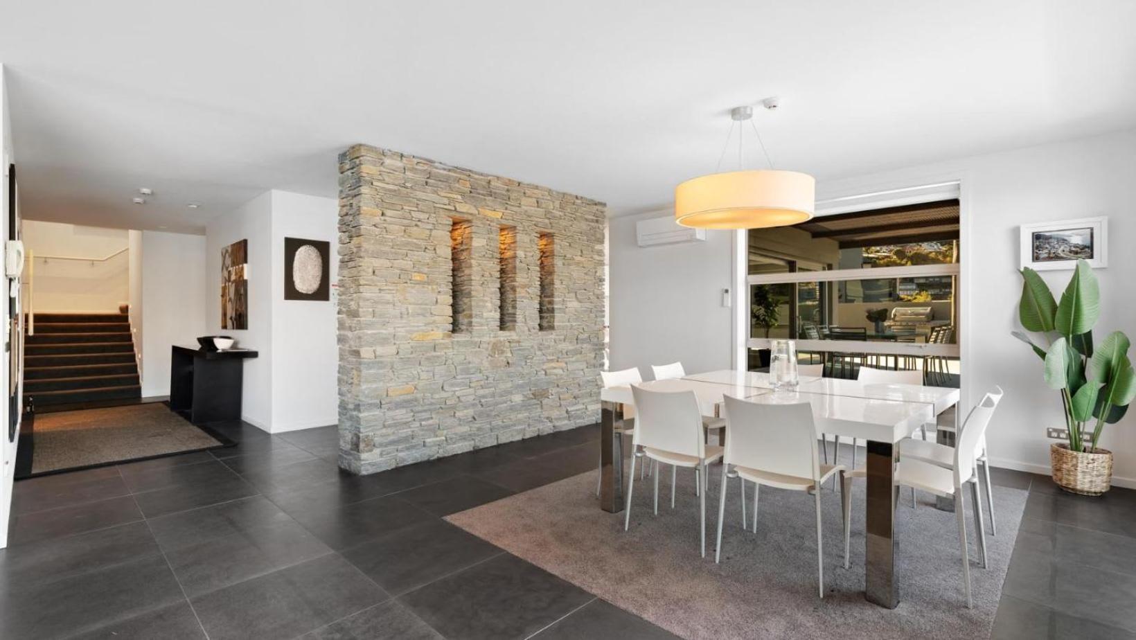 Lordens Penthouse- Hot Tub- BBQ- Gas Fire