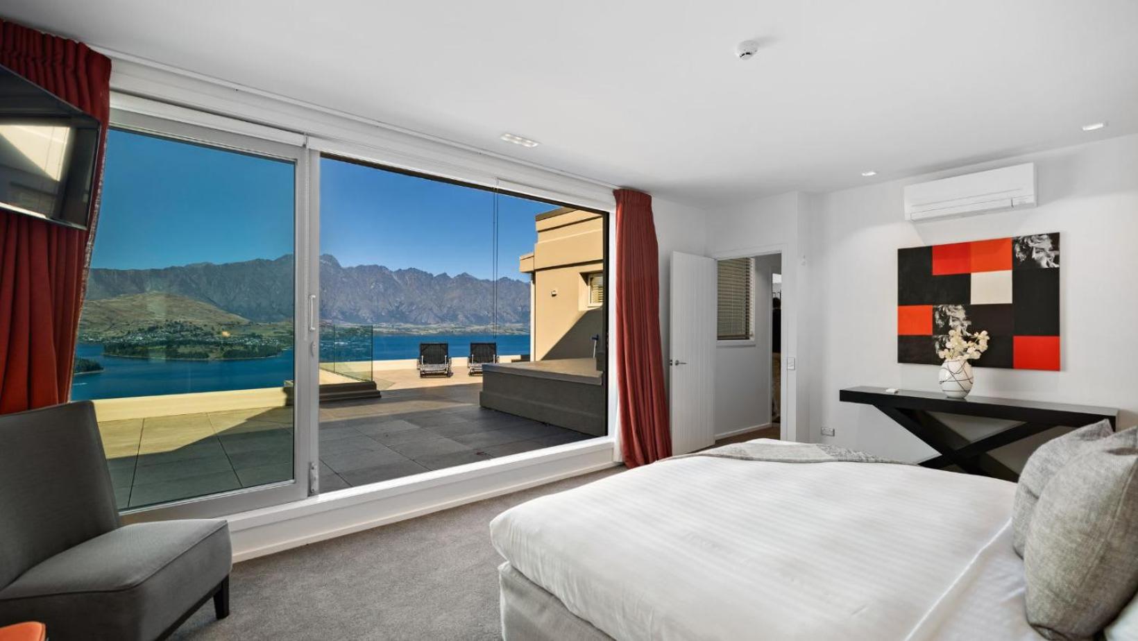 Lordens Penthouse- Hot Tub- BBQ- Gas Fire