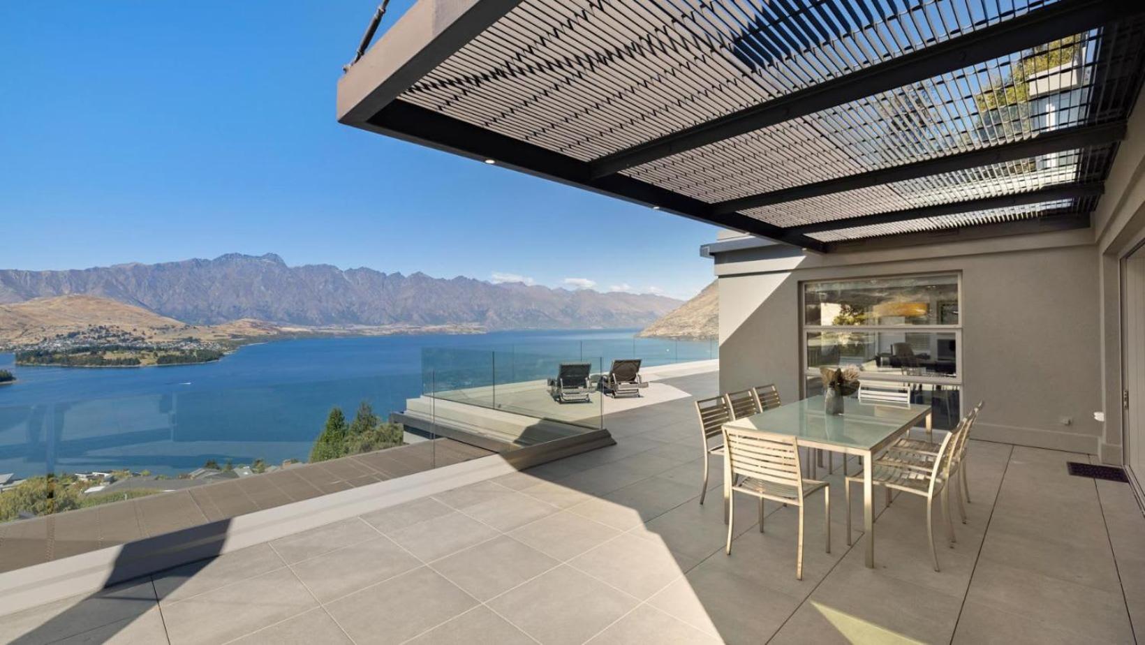 Lordens Penthouse- Hot Tub- BBQ- Gas Fire