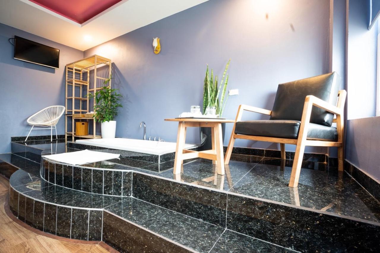 Hướng Dương Hotel - Yên Xá, HN - by BAY LUXURY