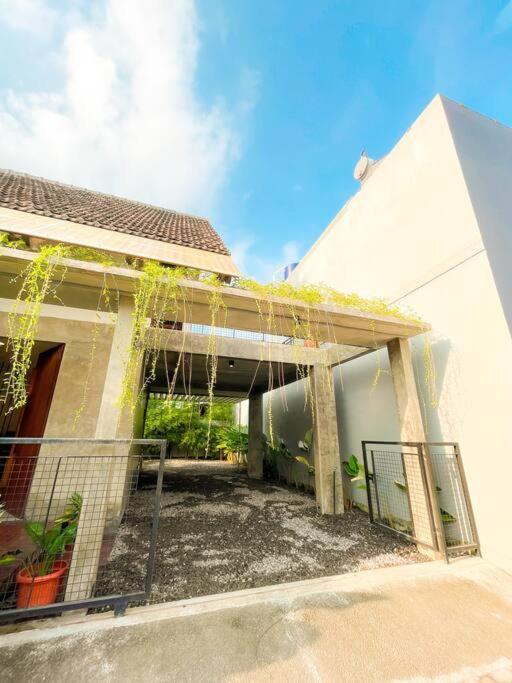 Villa Kamar Tamu Madurejo view 3