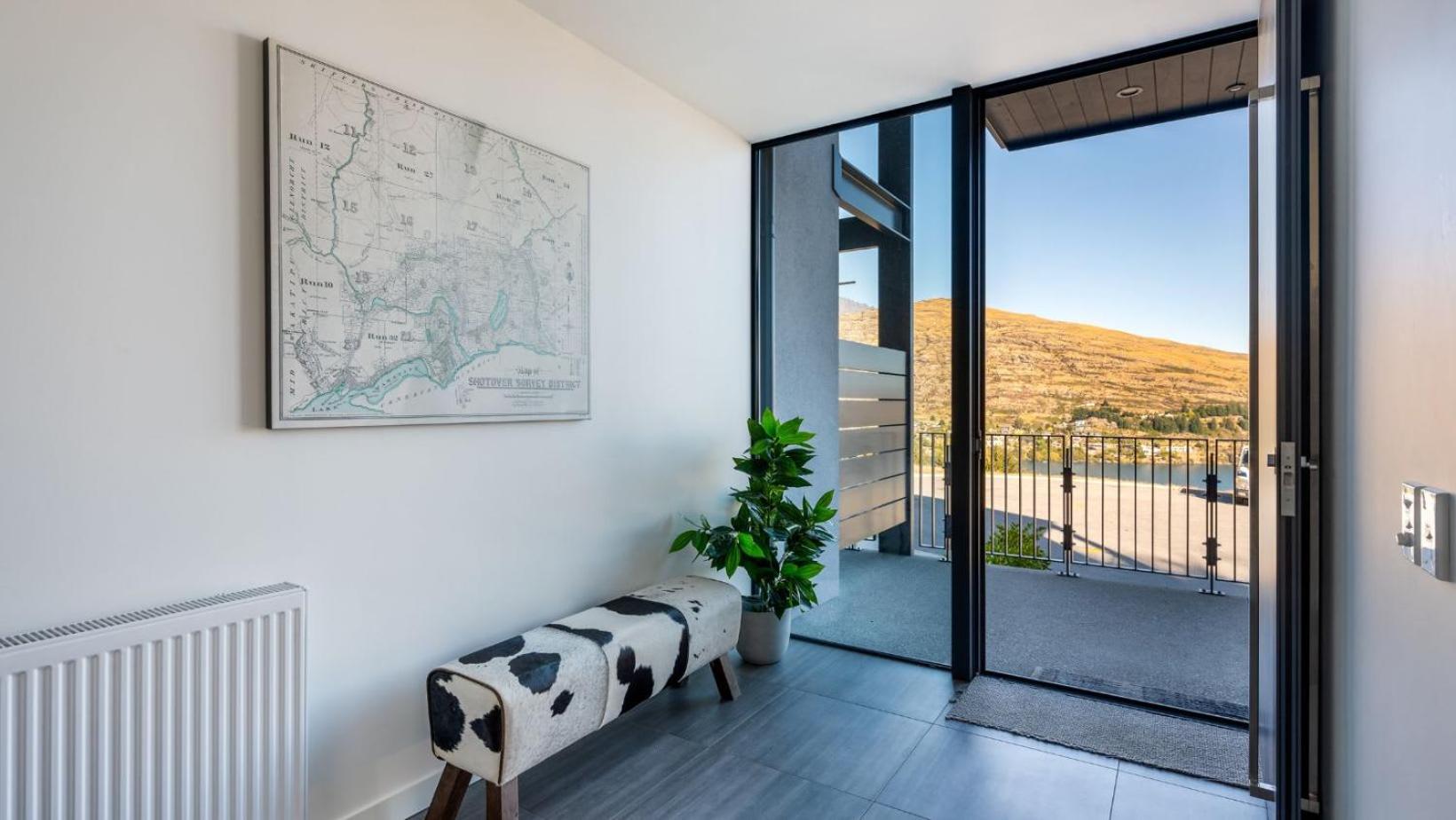 The Tiers- Hot Tub- AC- BBQ- Free Parking