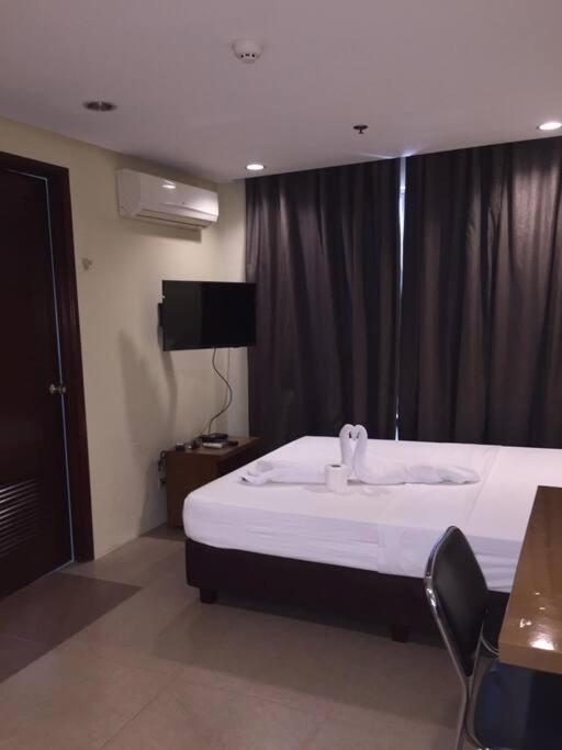 Spacious Studio Apartment B204 view 2
