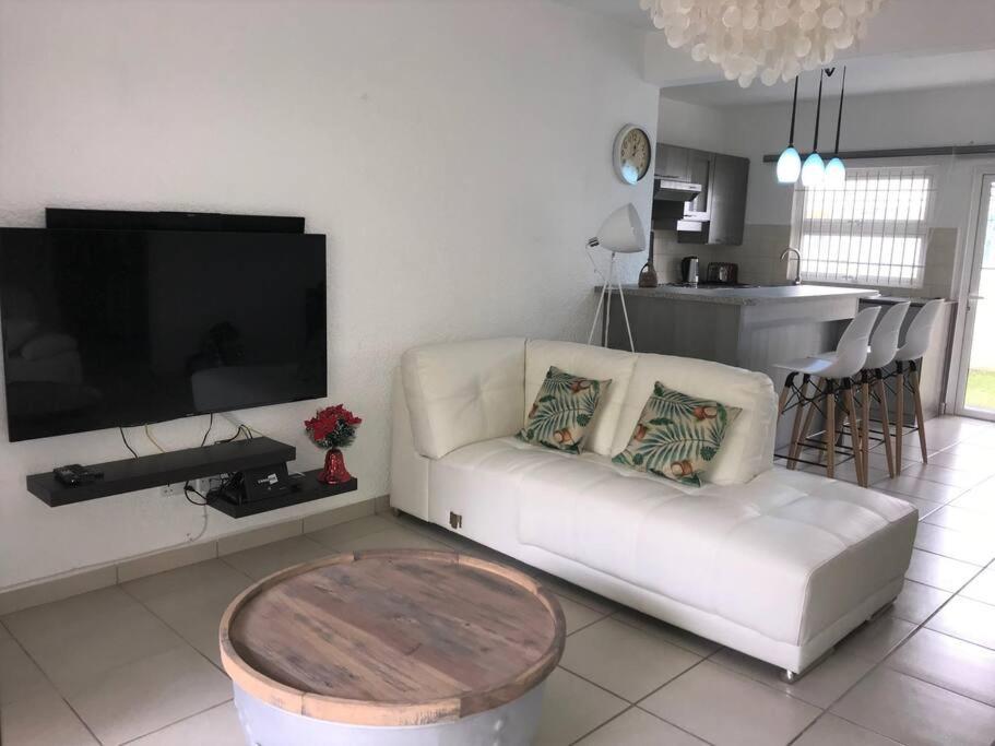 Luxurious residence near the beach-Tamariniers view 3