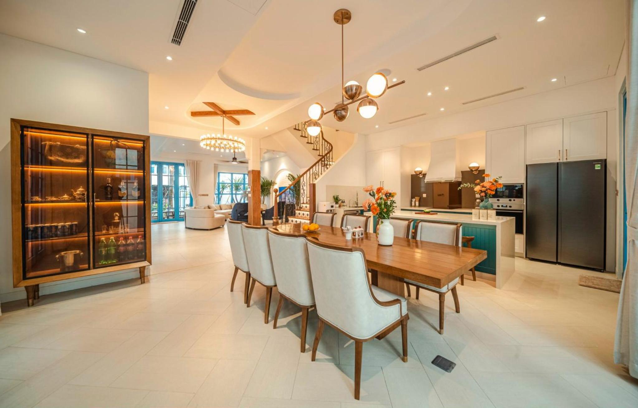 Chuỗi Villas 6 phòng ngủ Sun Ferria có bể bơi - sát biển Bãi Cháy