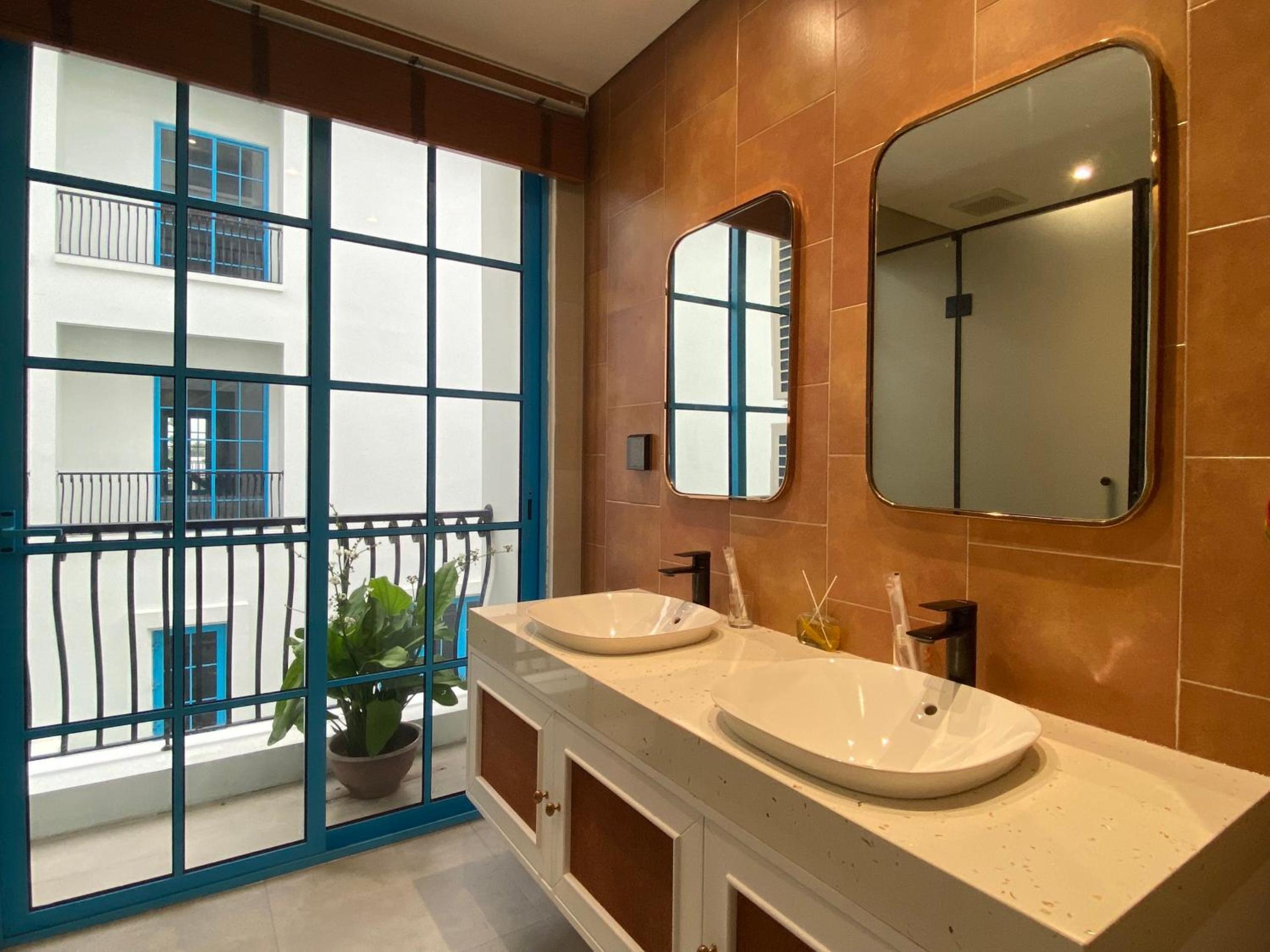 Chuỗi Villas 6 phòng ngủ Sun Ferria có bể bơi - sát biển Bãi Cháy