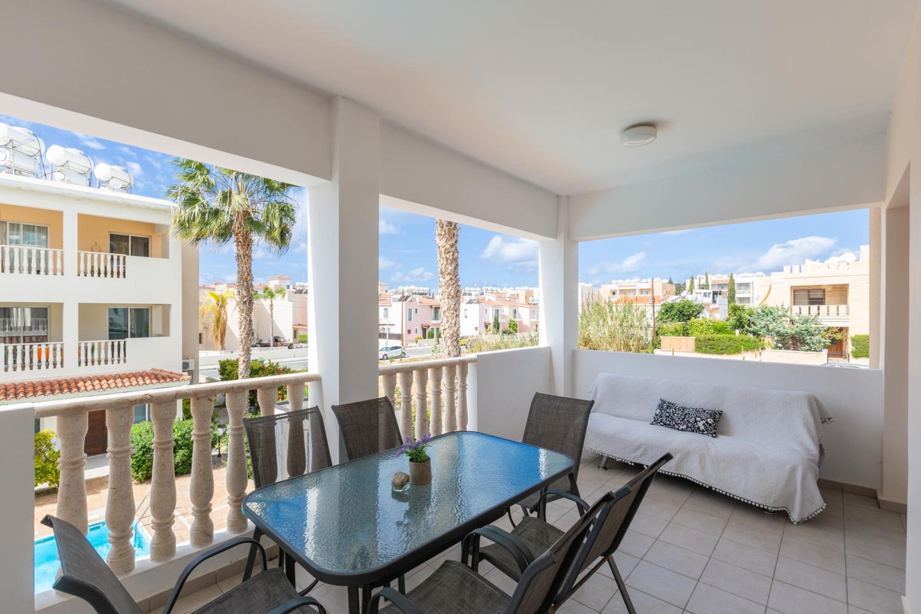Beautiful 2 bed apartment in Paphos Cyprus