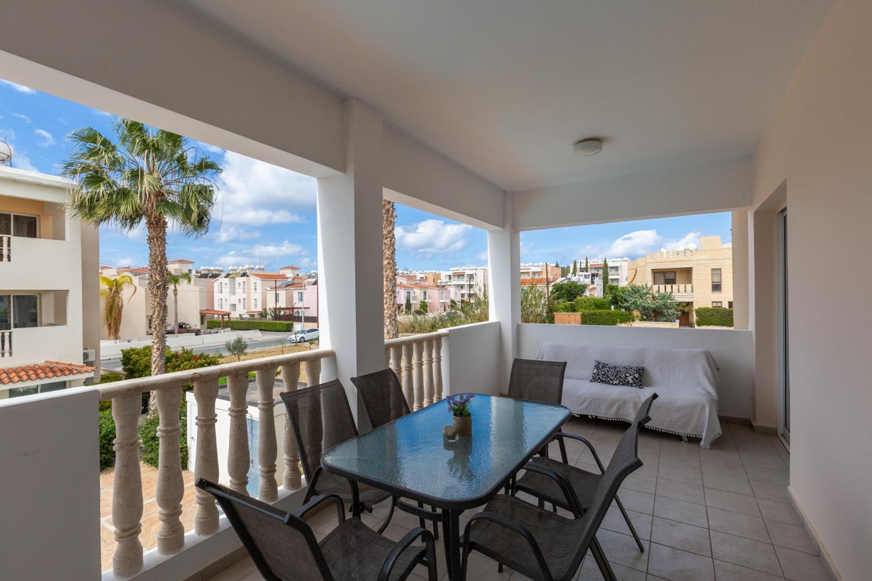 Beautiful 2 bed apartment in Paphos Cyprus