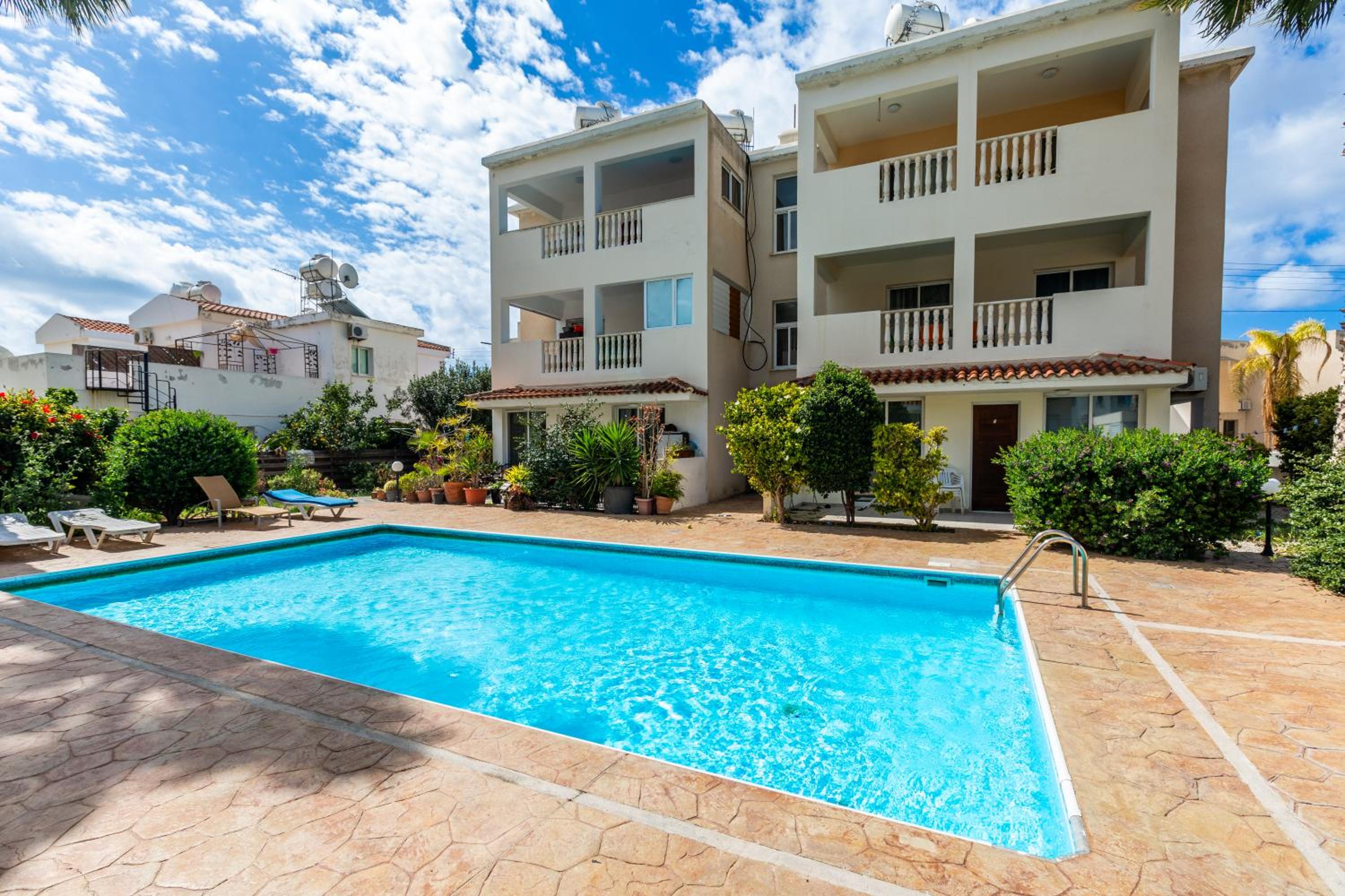 Beautiful 2 bed apartment in Paphos Cyprus