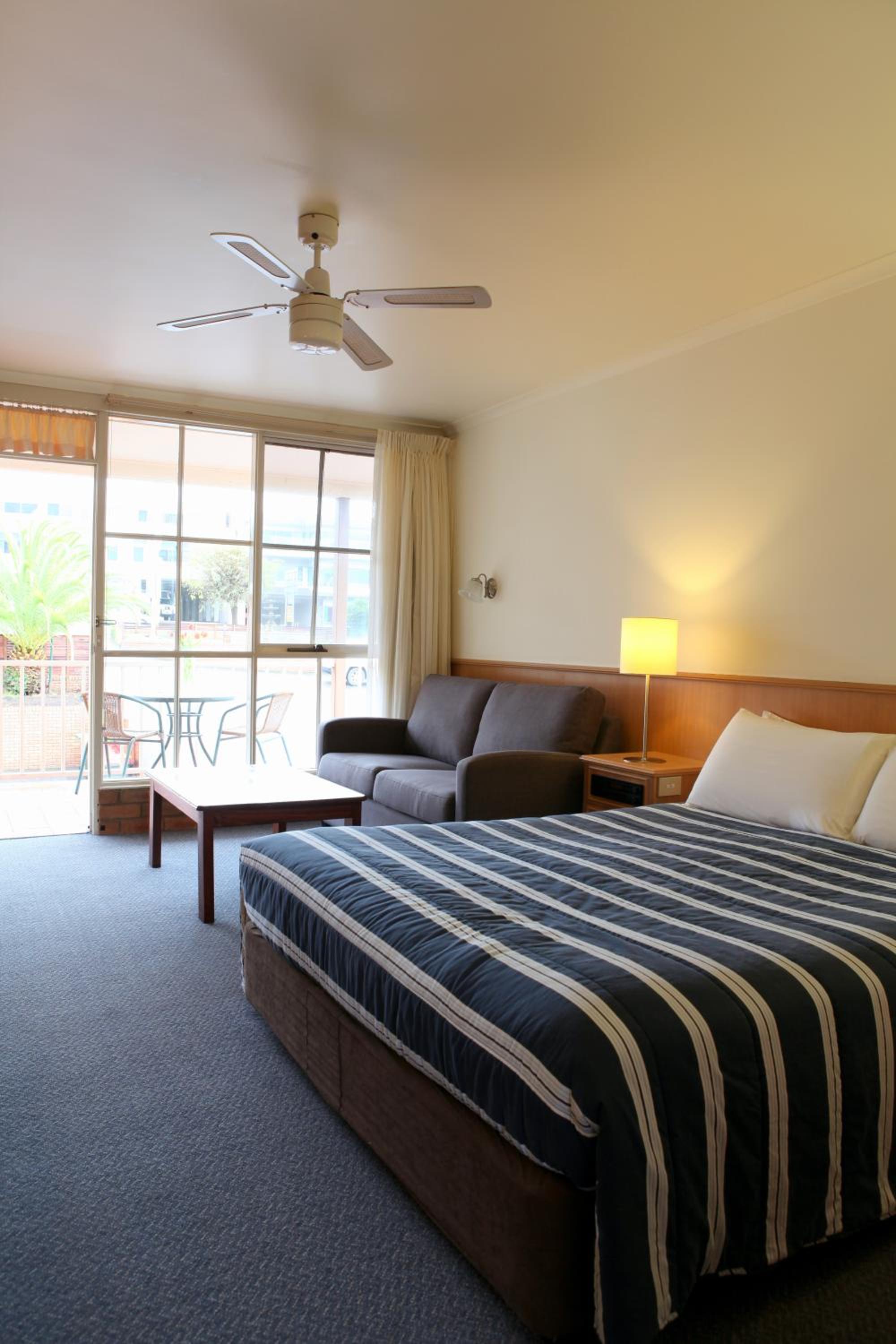 Summerhill Motor Inn