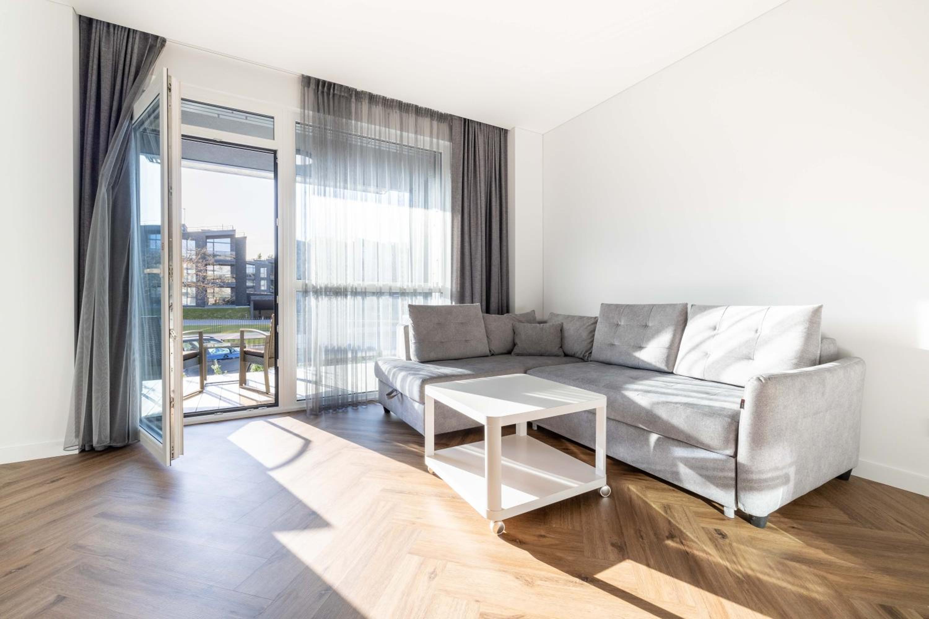 Studio W/Balcony and Prkg, By Cohost view 4
