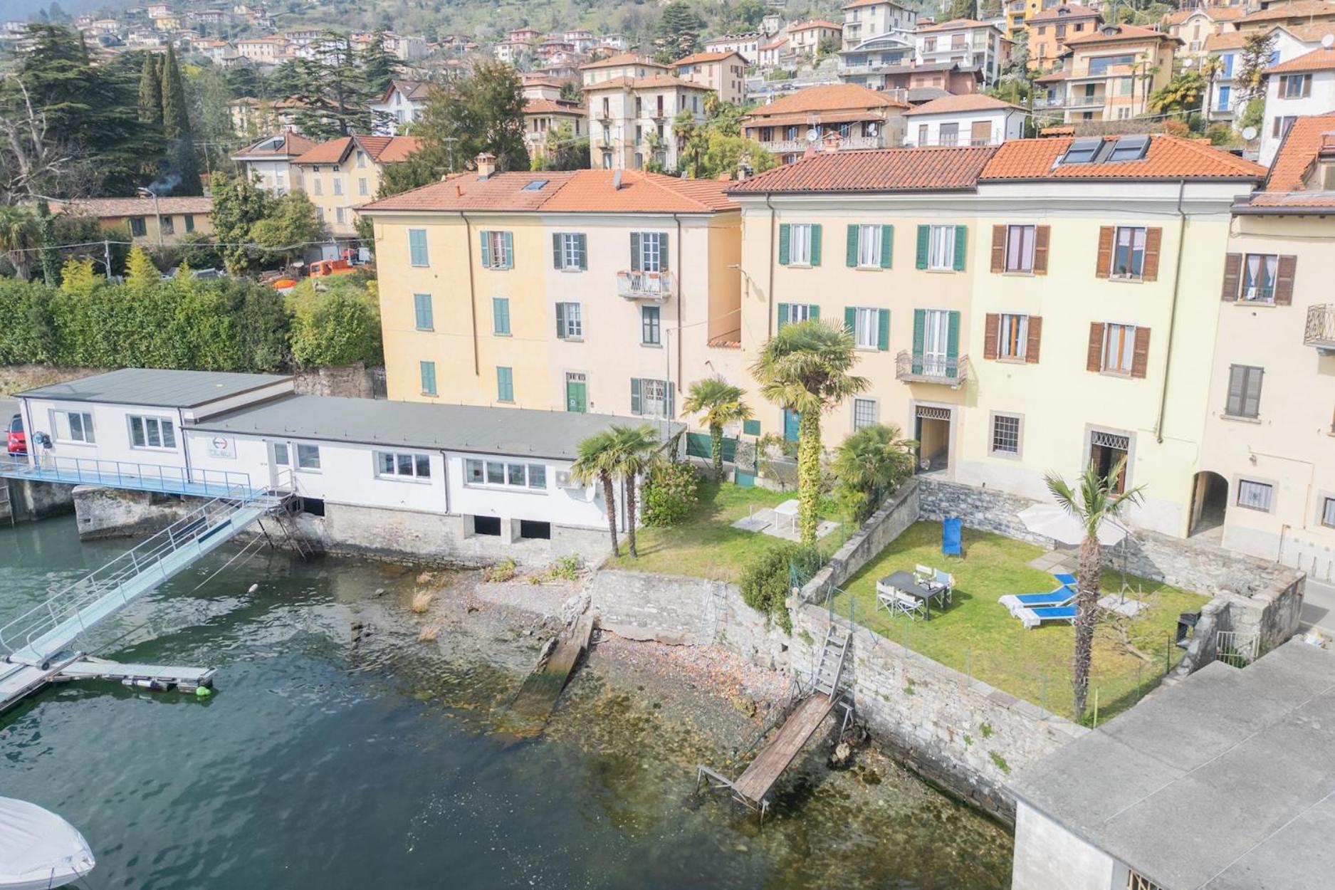 Cozy Nest on the lake by Rent All Como