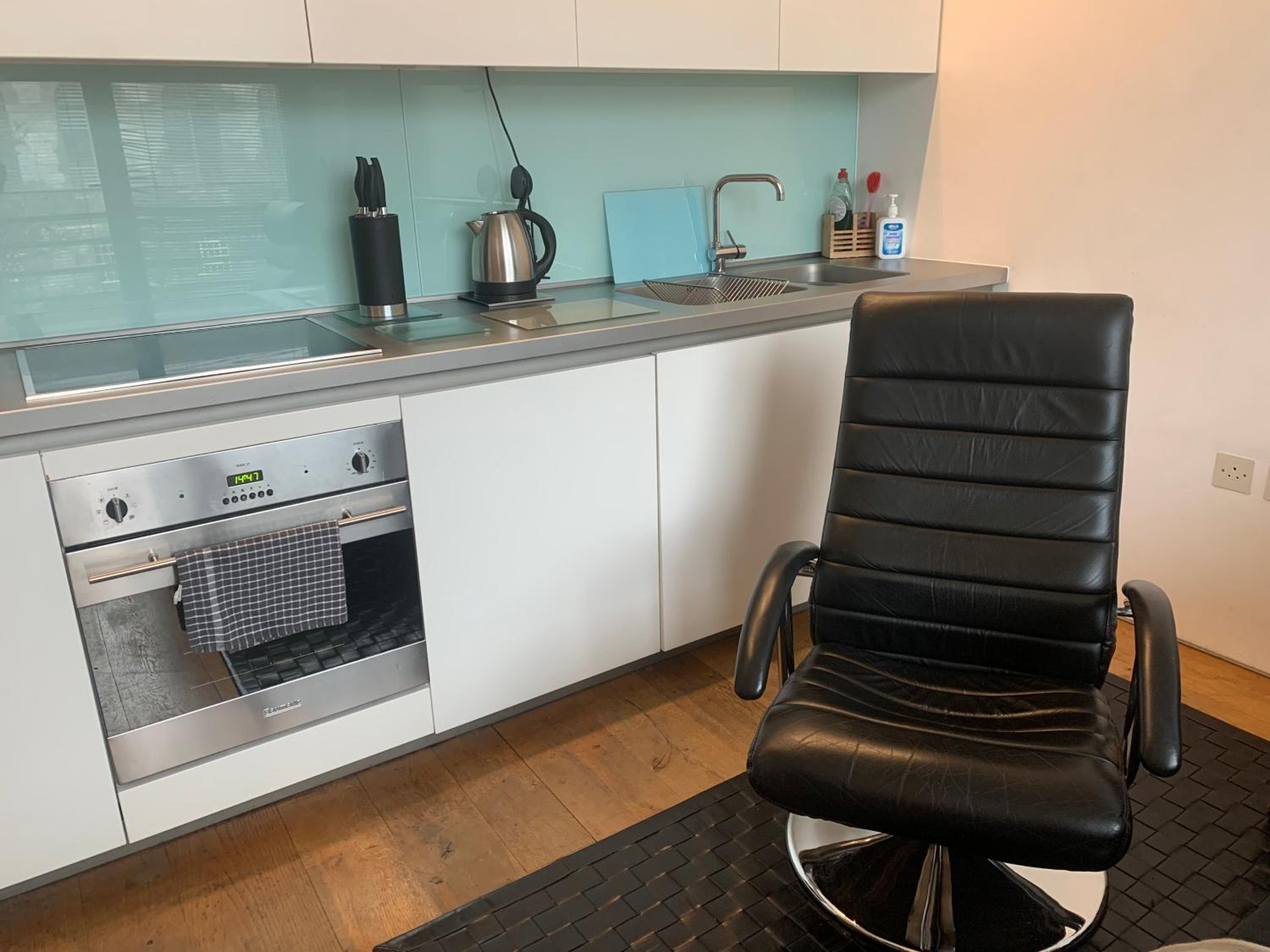 Royal William Yard Studio FREE PARKING & WiFi view 4