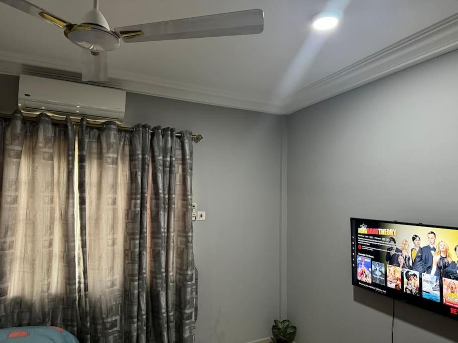 East Legon Luxury 2Bed Apt. w/ Free Wi-fi view 4