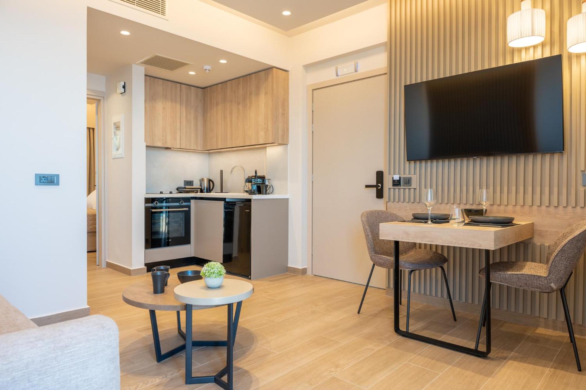 EsthiSea Suites Kalamata