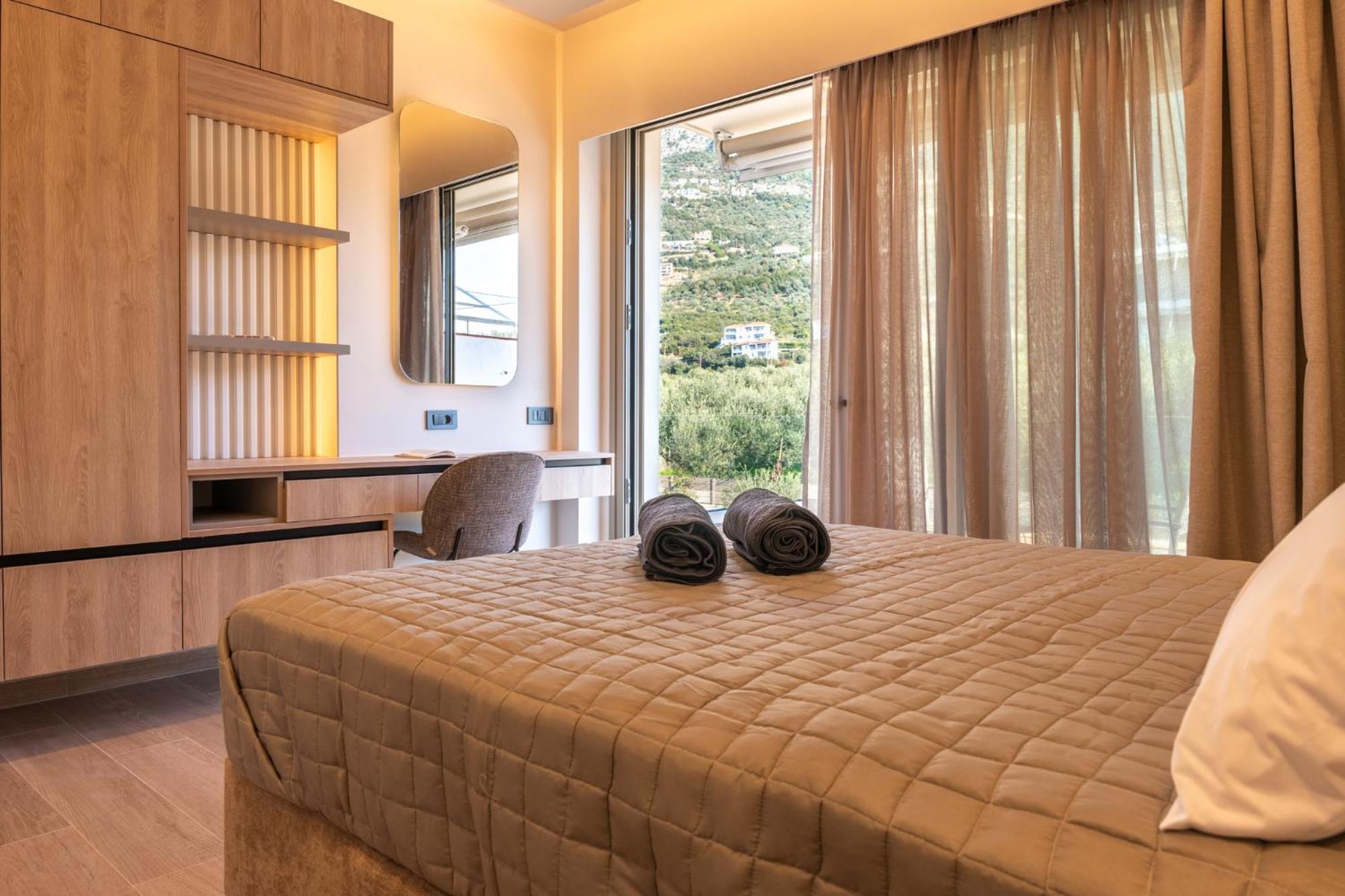 EsthiSea Suites Kalamata