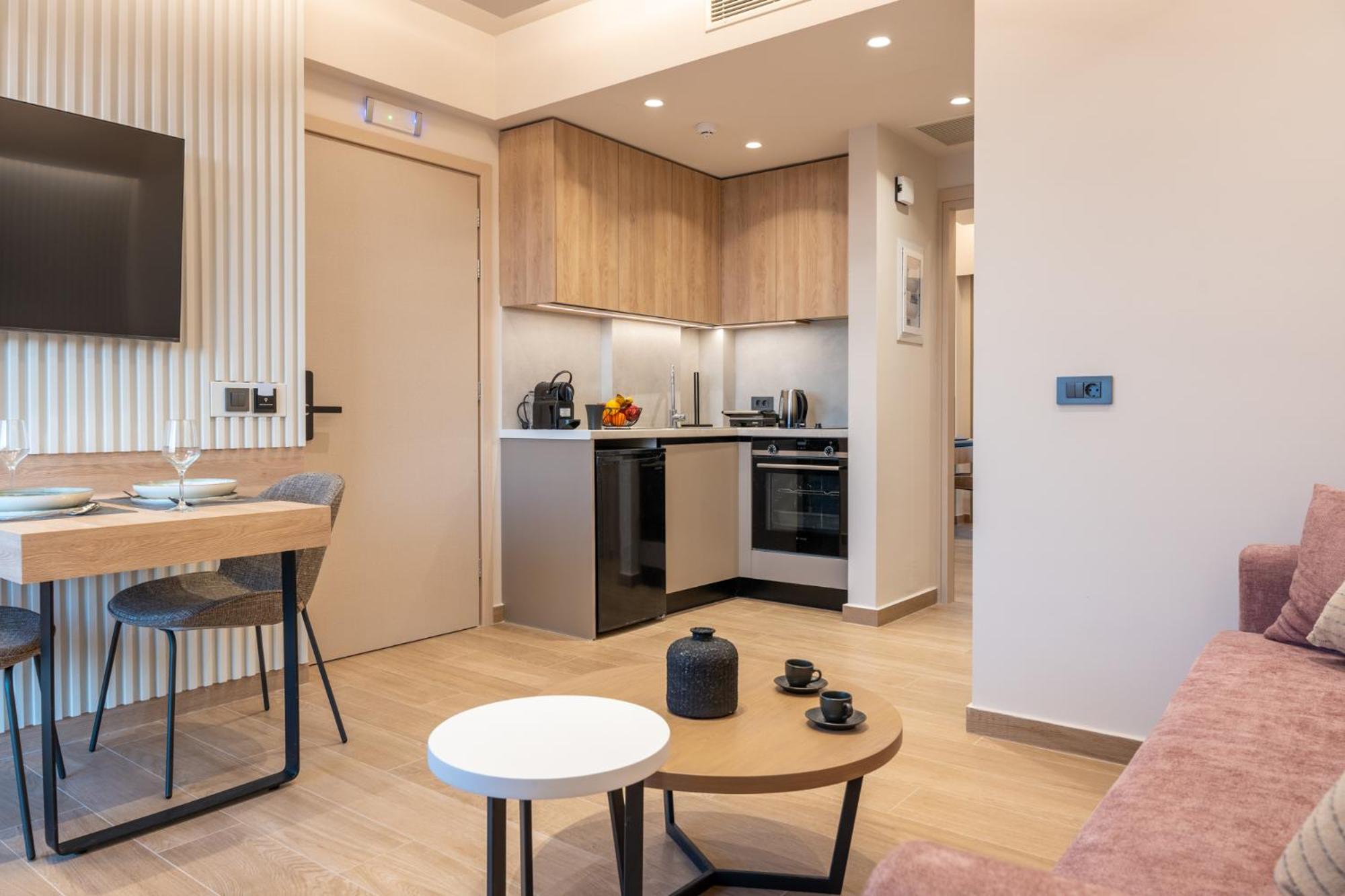EsthiSea Suites Kalamata