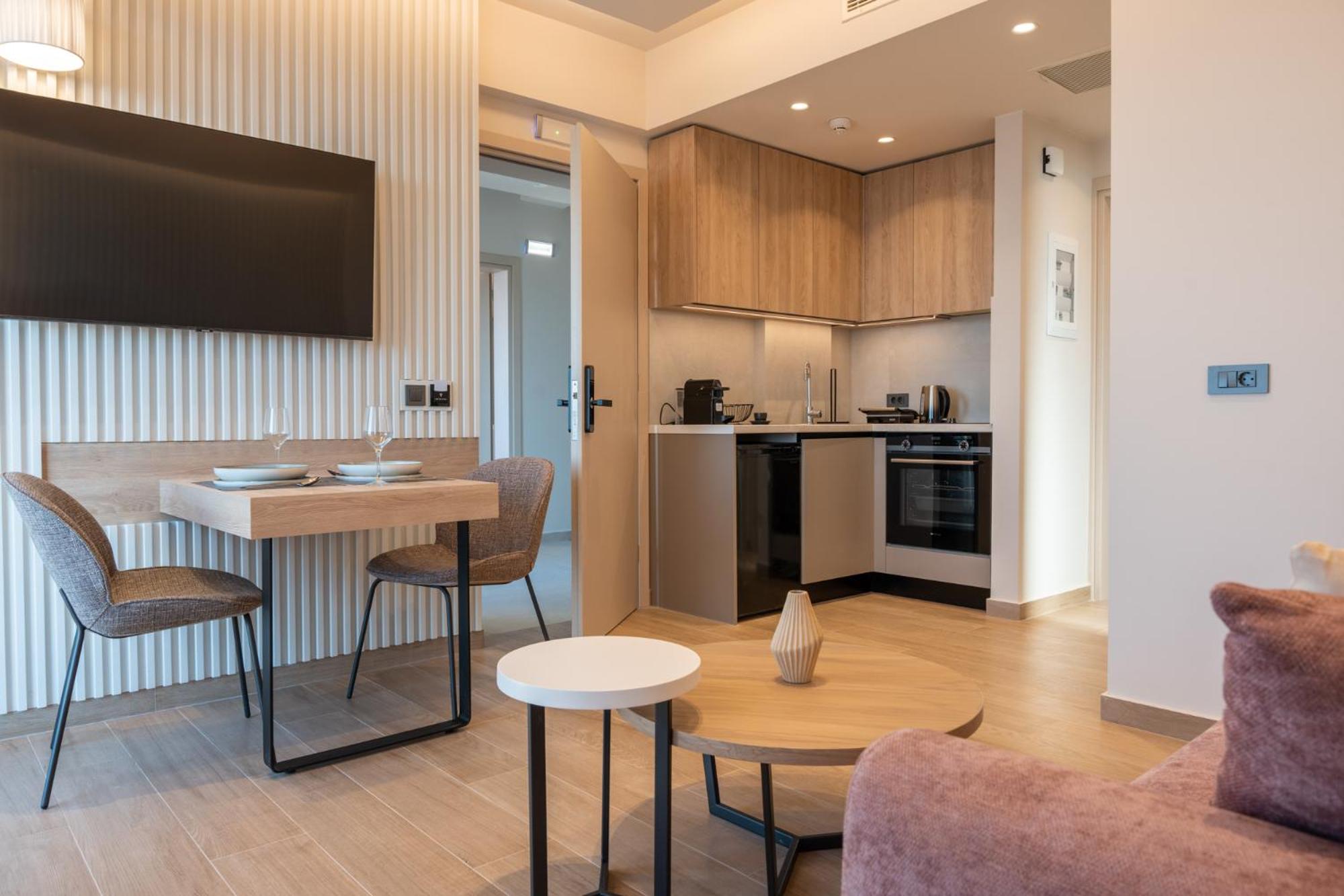 EsthiSea Suites Kalamata