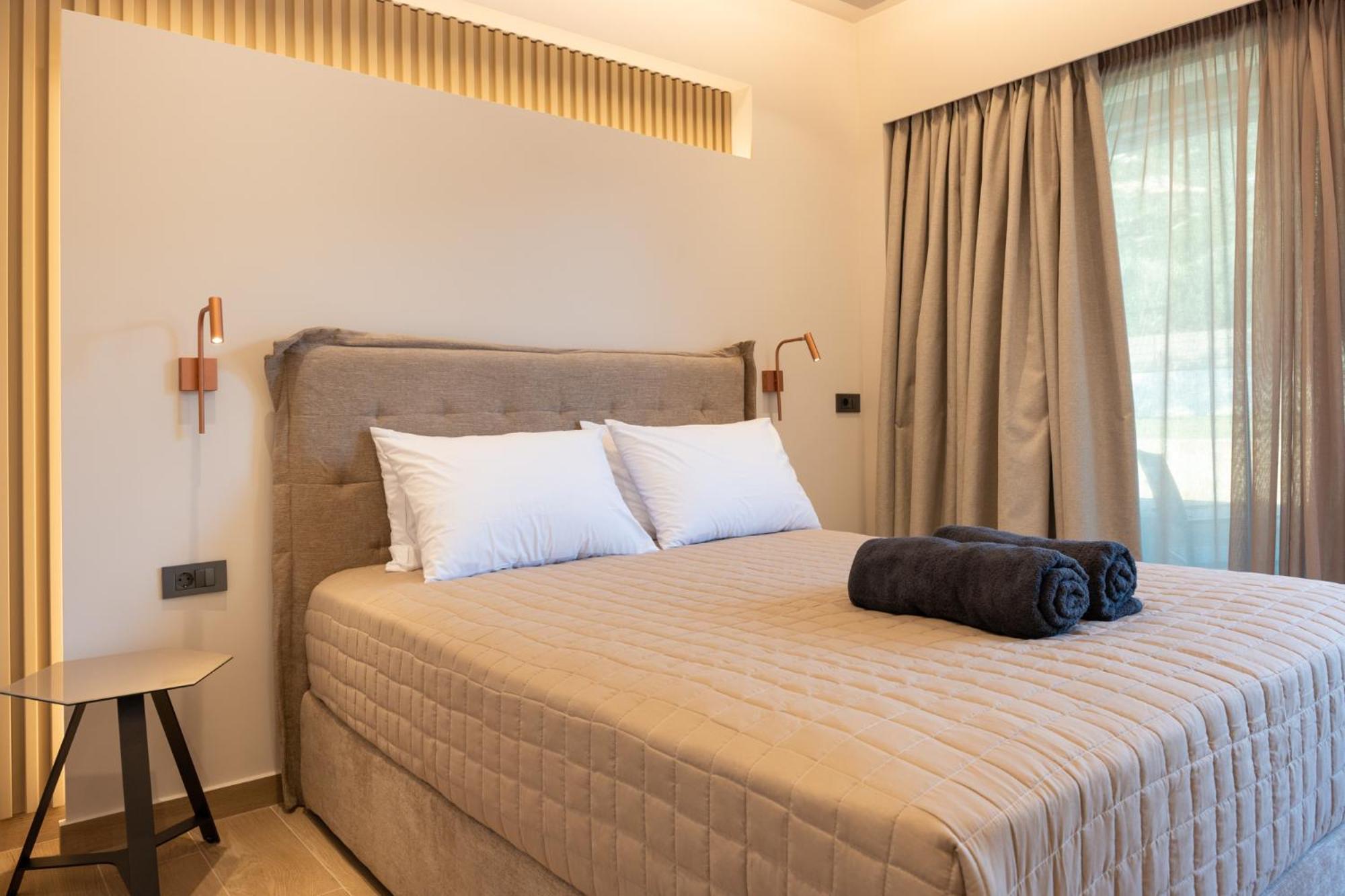 EsthiSea Suites Kalamata