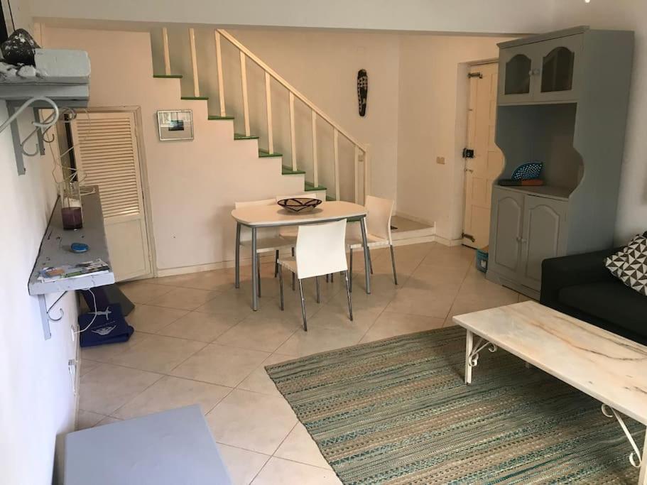 Private surf house & garden, v near beach & town