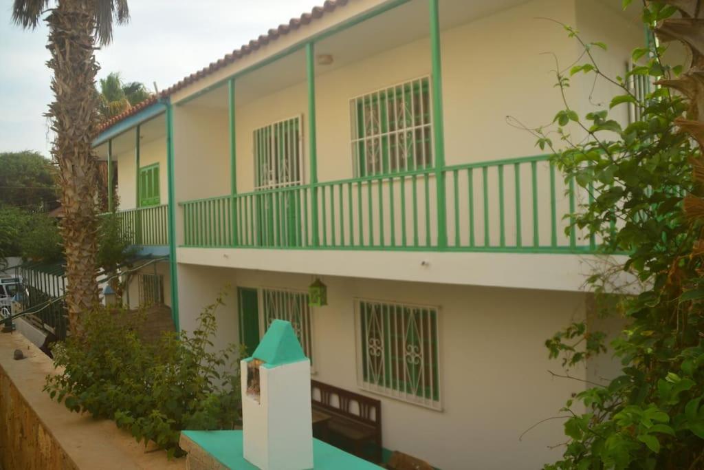 Private surf house & garden, v near beach & town