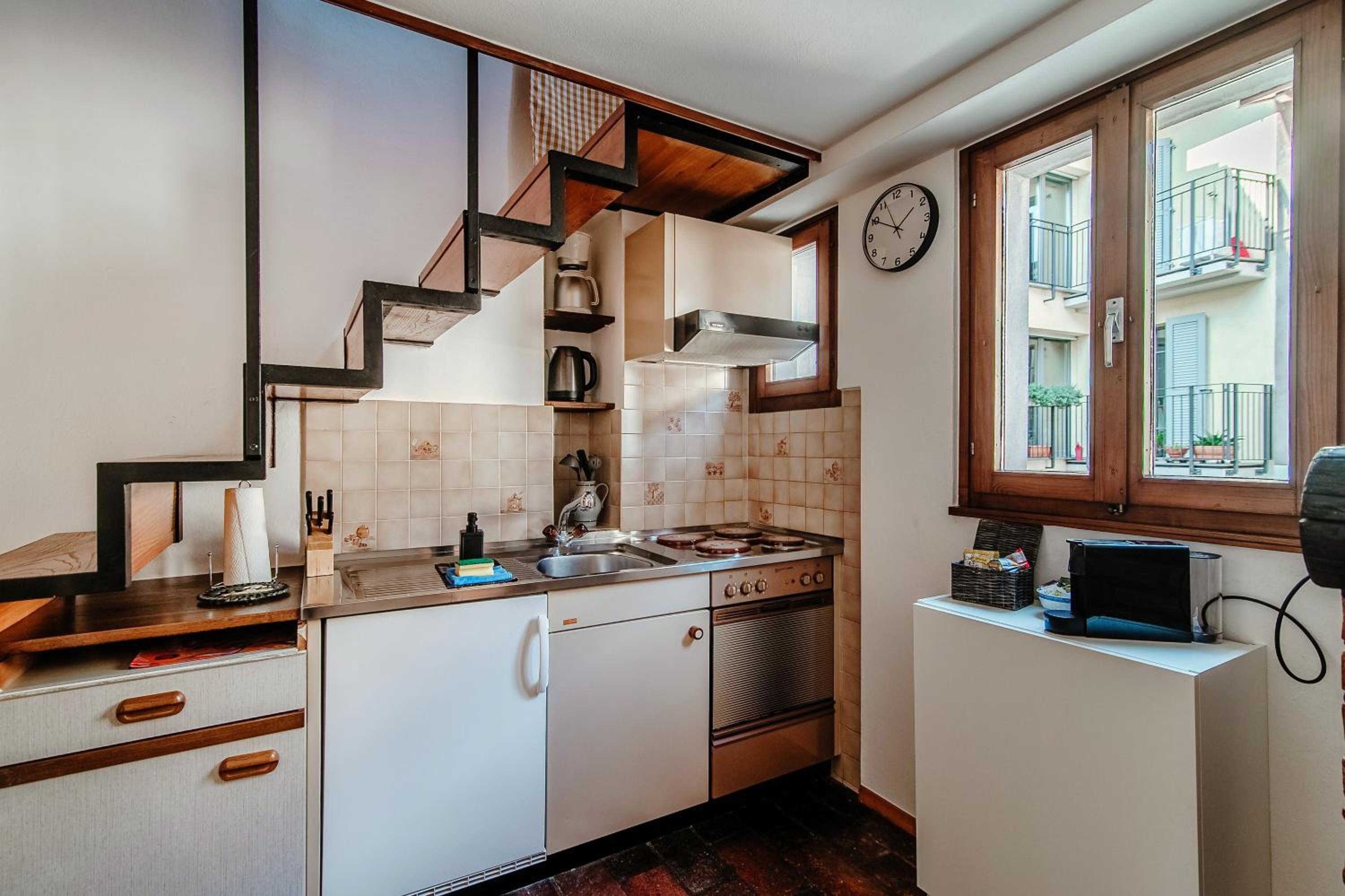 La Casetta di Riva - Cozy Lakeside Village Home