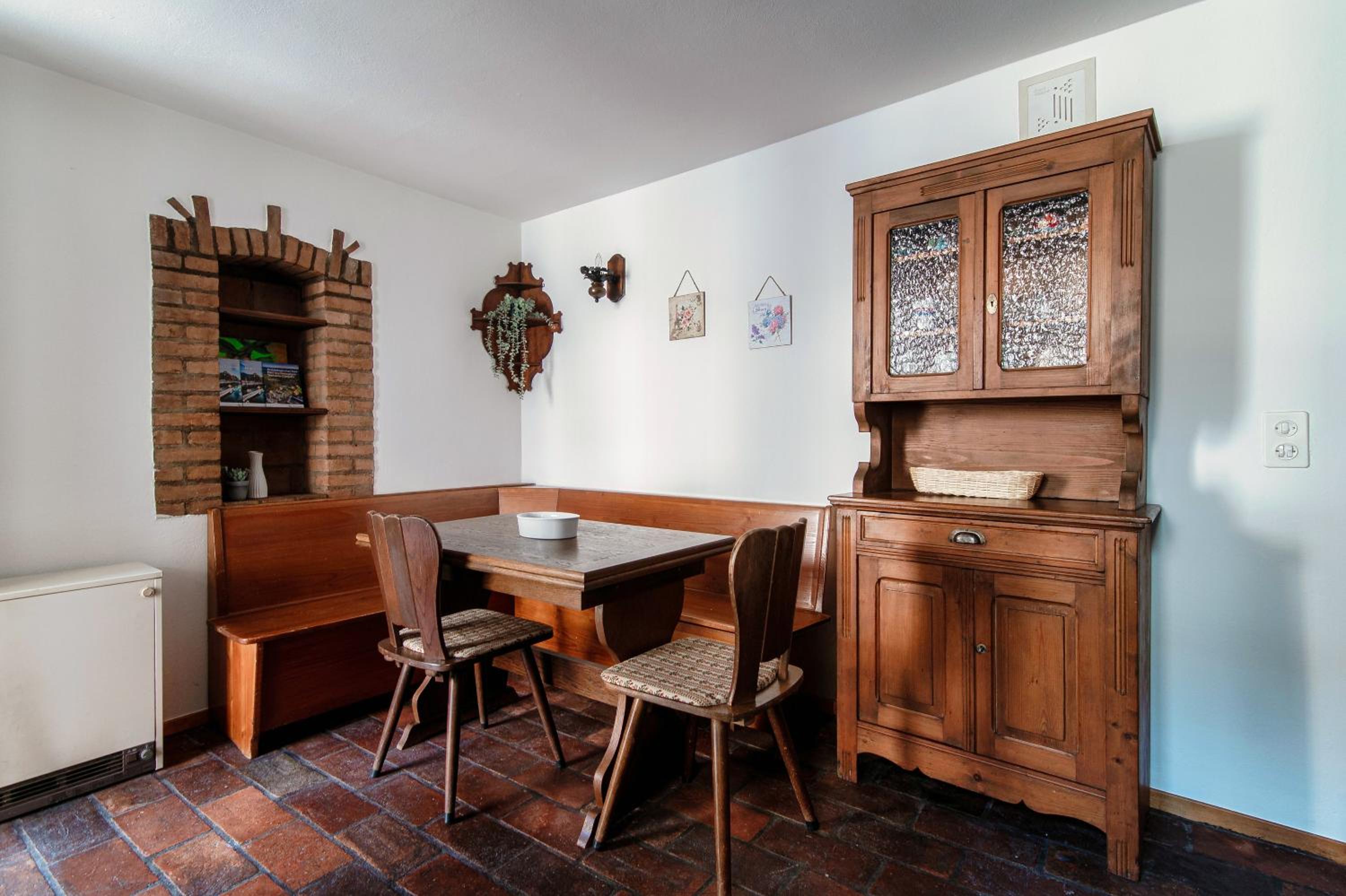 La Casetta di Riva - Cozy Lakeside Village Home