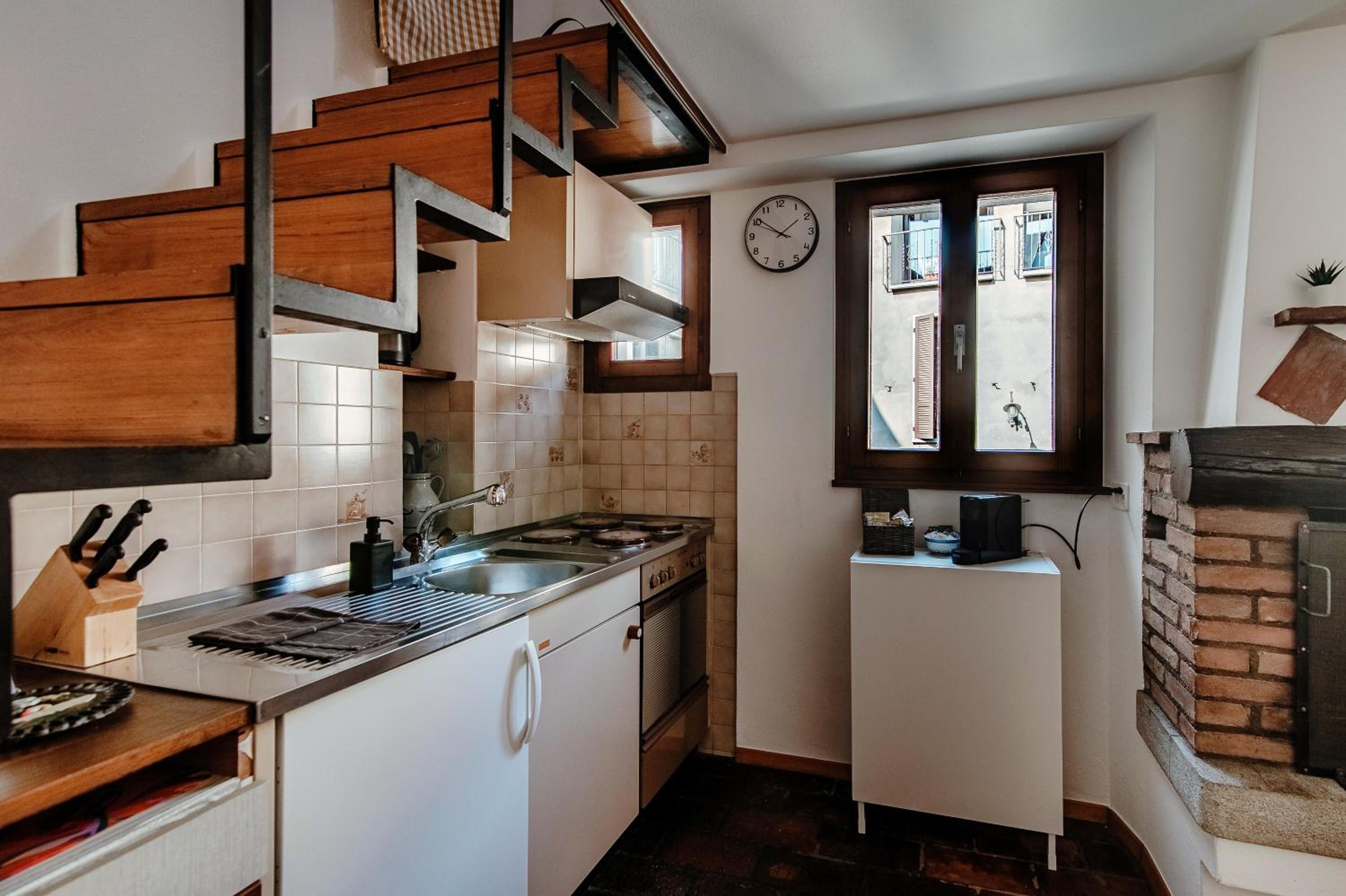 La Casetta di Riva - Cozy Lakeside Village Home