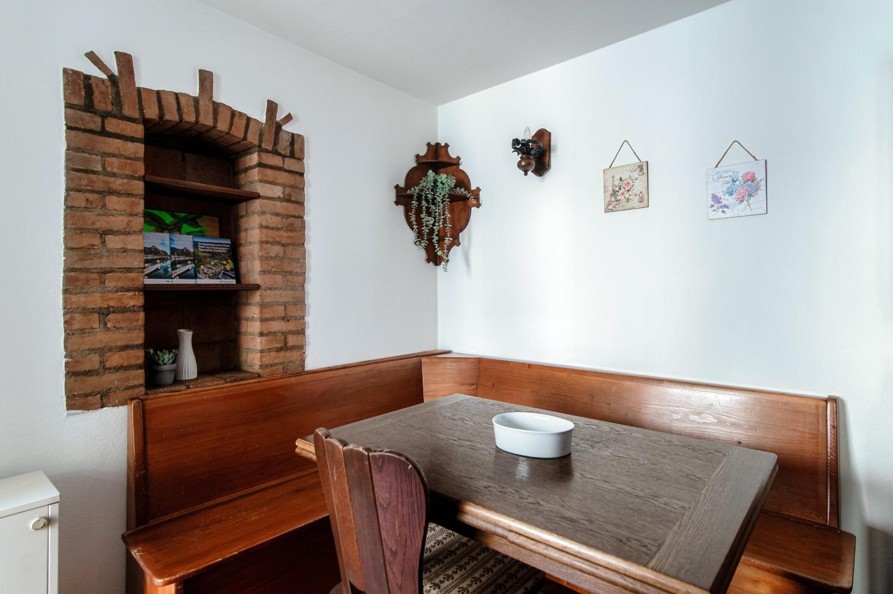 La Casetta di Riva - Cozy Lakeside Village Home