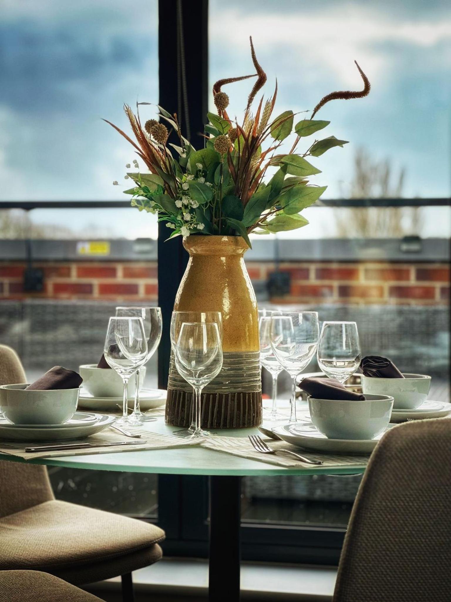Stunning Luxury 3 Bed Penthouse Sleeps 2 to 6 view 2