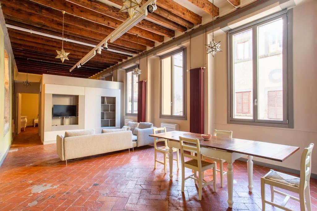 Piazza Pitti - Luxury Apartment -Town Center