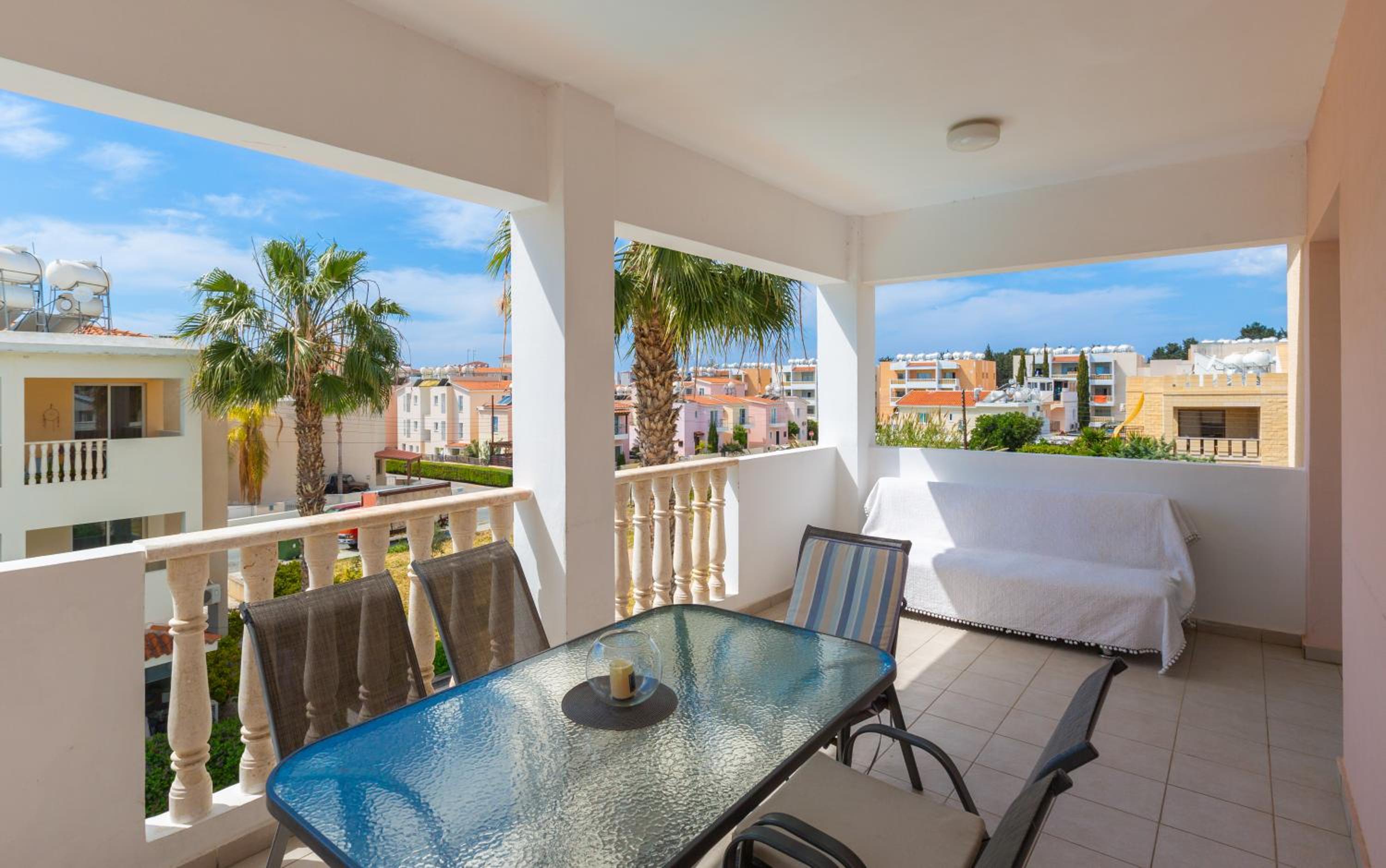 Beautiful 2 bed apartment in Paphos Cyprus