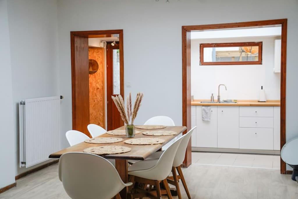 Maison 12 voyageurs tout confort avec jardin au centre de Dinant