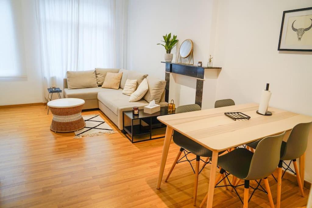 Maison 12 voyageurs tout confort avec jardin au centre de Dinant