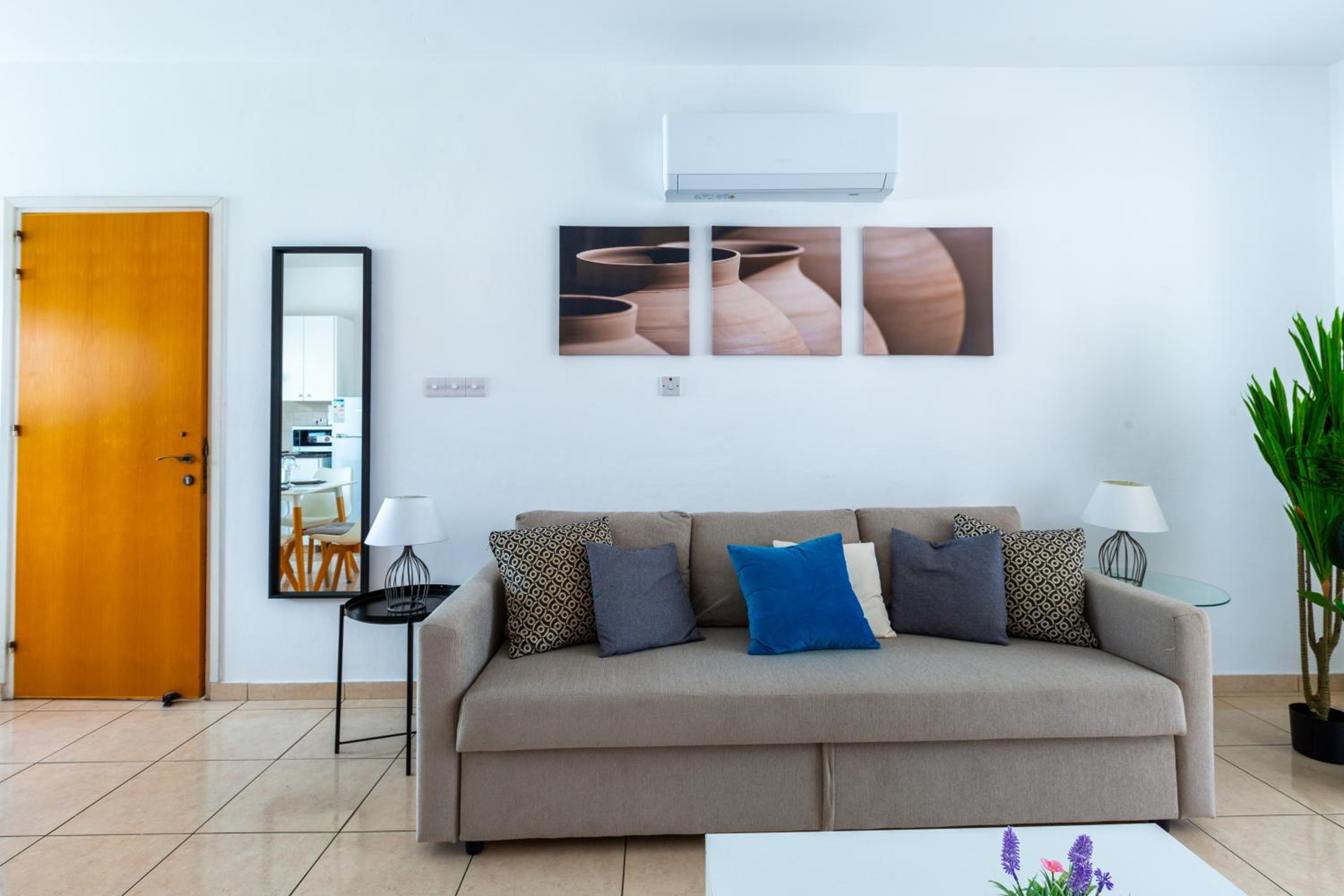 Beautiful 2 bed apartment in Paphos Cyprus