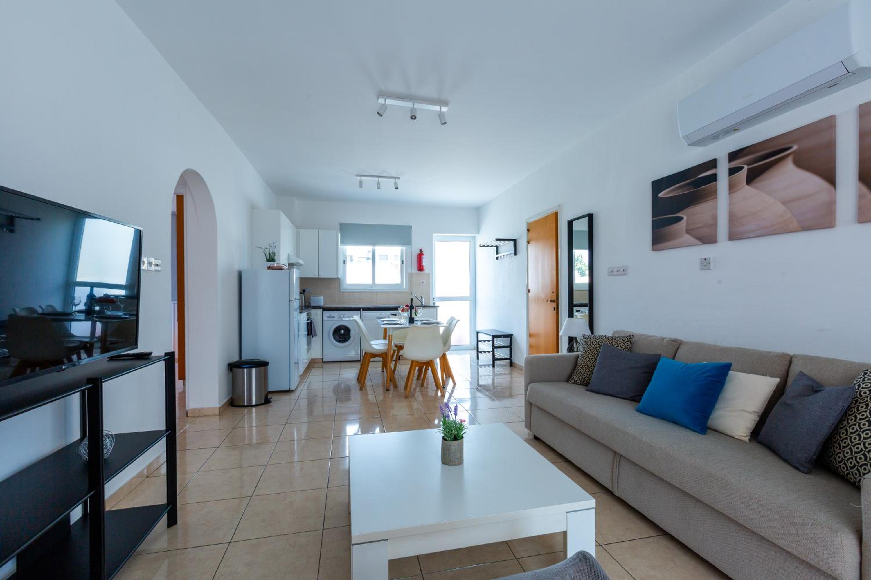 Beautiful 2 bed apartment in Paphos Cyprus