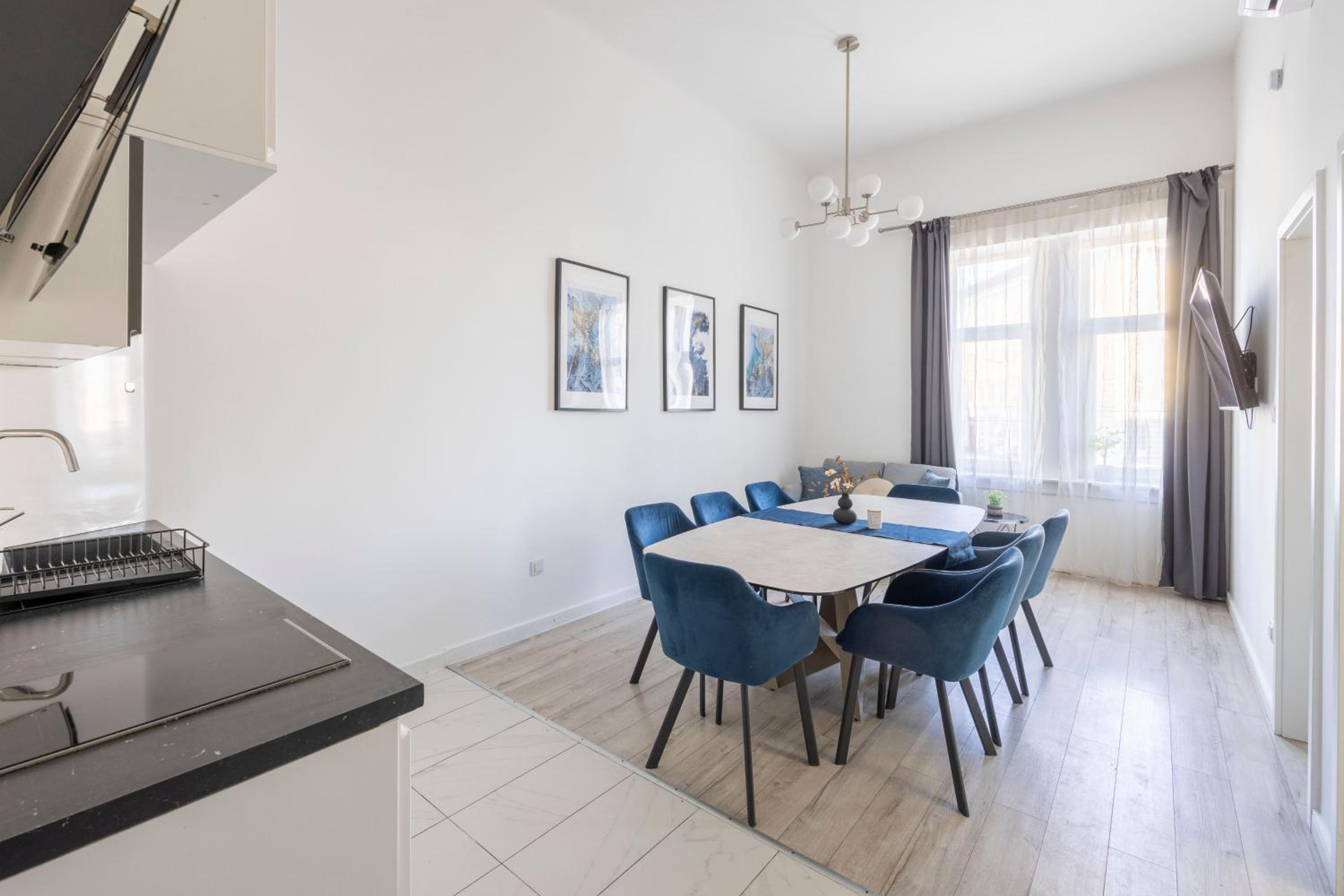 Deluxe Central Grand Residence w/ 5 BEDRMS view 3