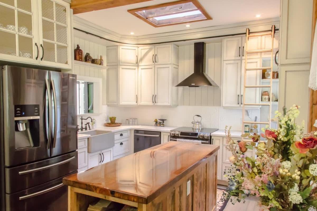 Toronto Vacations - Luxury waterfront fairytale themed home - Carmen Elisabeth - Property Image 1