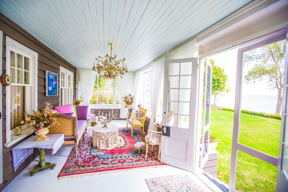 Toronto Vacations - Luxury waterfront fairytale themed home - Carmen Elisabeth - Property Image 3