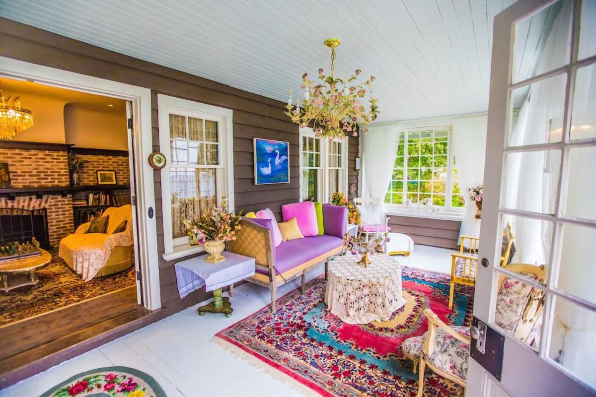 Toronto Vacations - Luxury waterfront fairytale themed home - Carmen Elisabeth - Property Image 4
