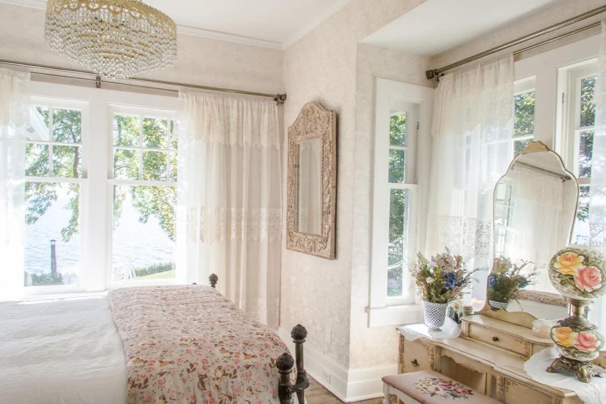 Luxury waterfront fairytale themed home - Carmen Elisabeth