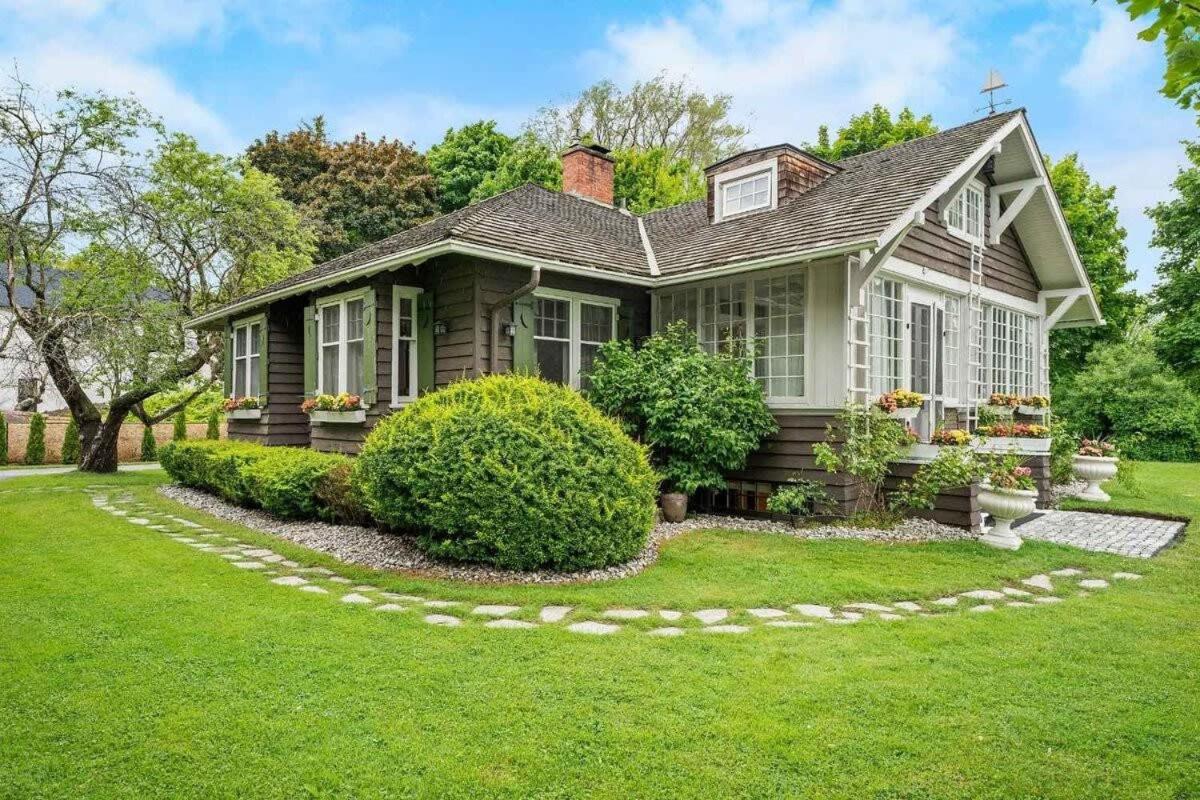 Luxury waterfront fairytale themed home - Carmen Elisabeth