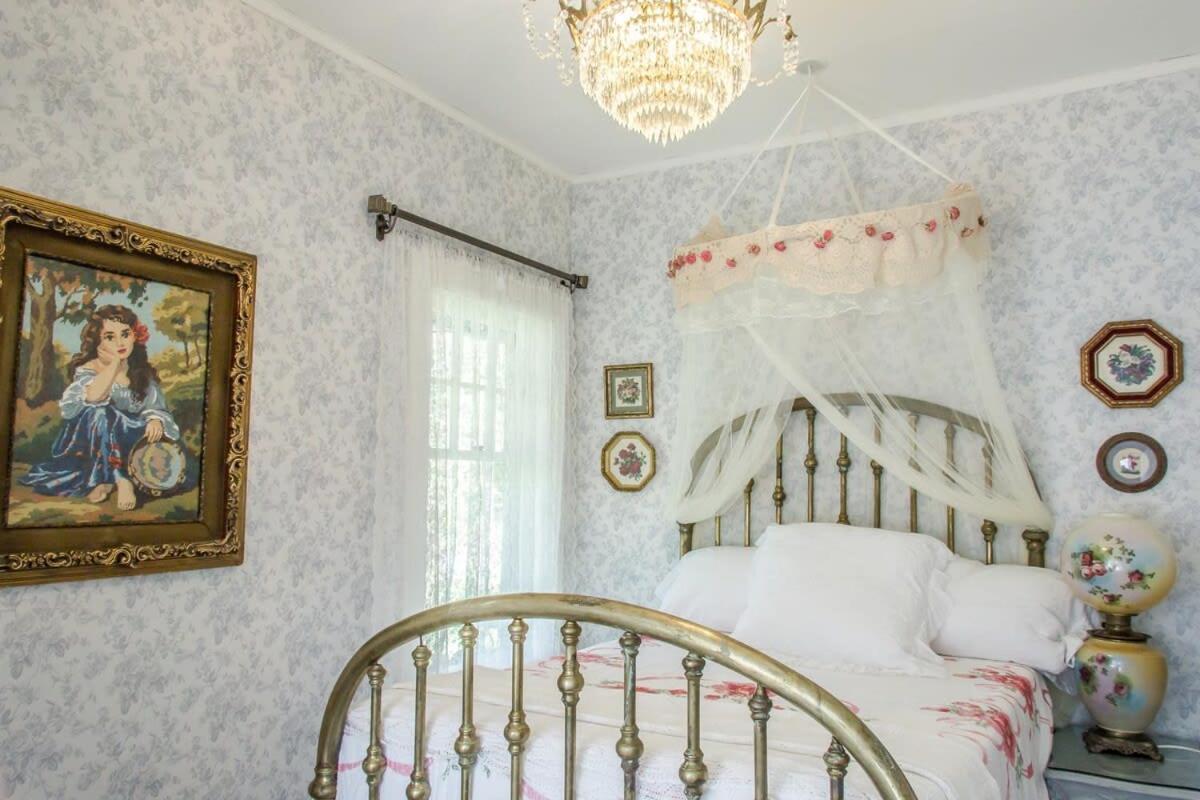 Luxury waterfront fairytale themed home - Carmen Elisabeth