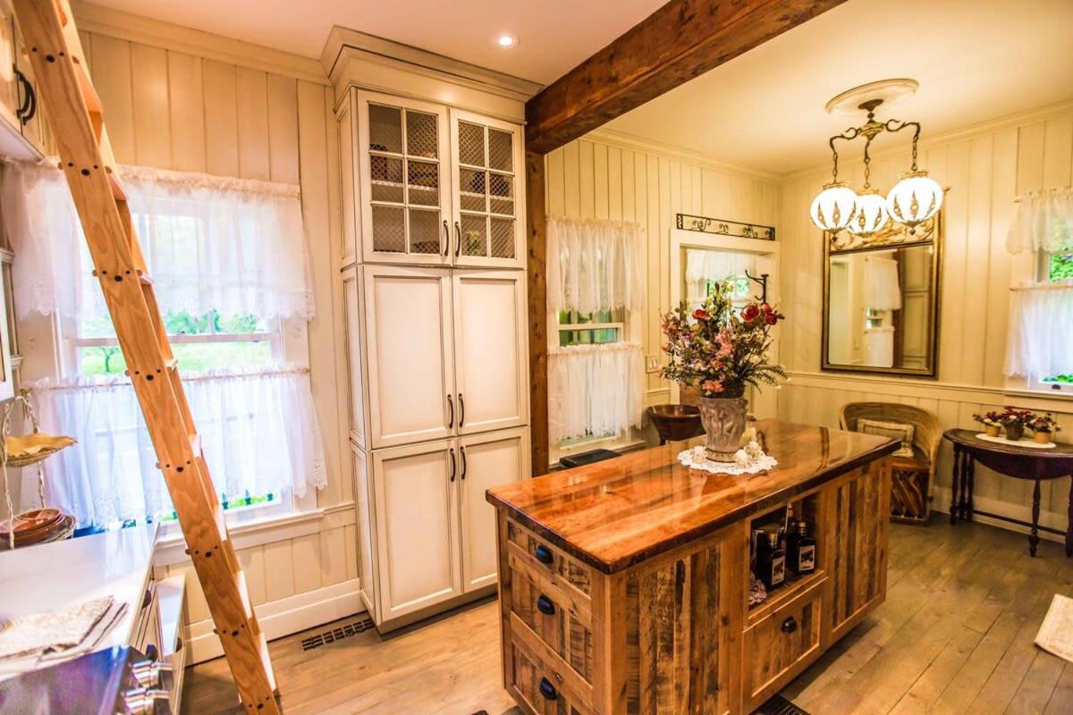 Luxury waterfront fairytale themed home - Carmen Elisabeth