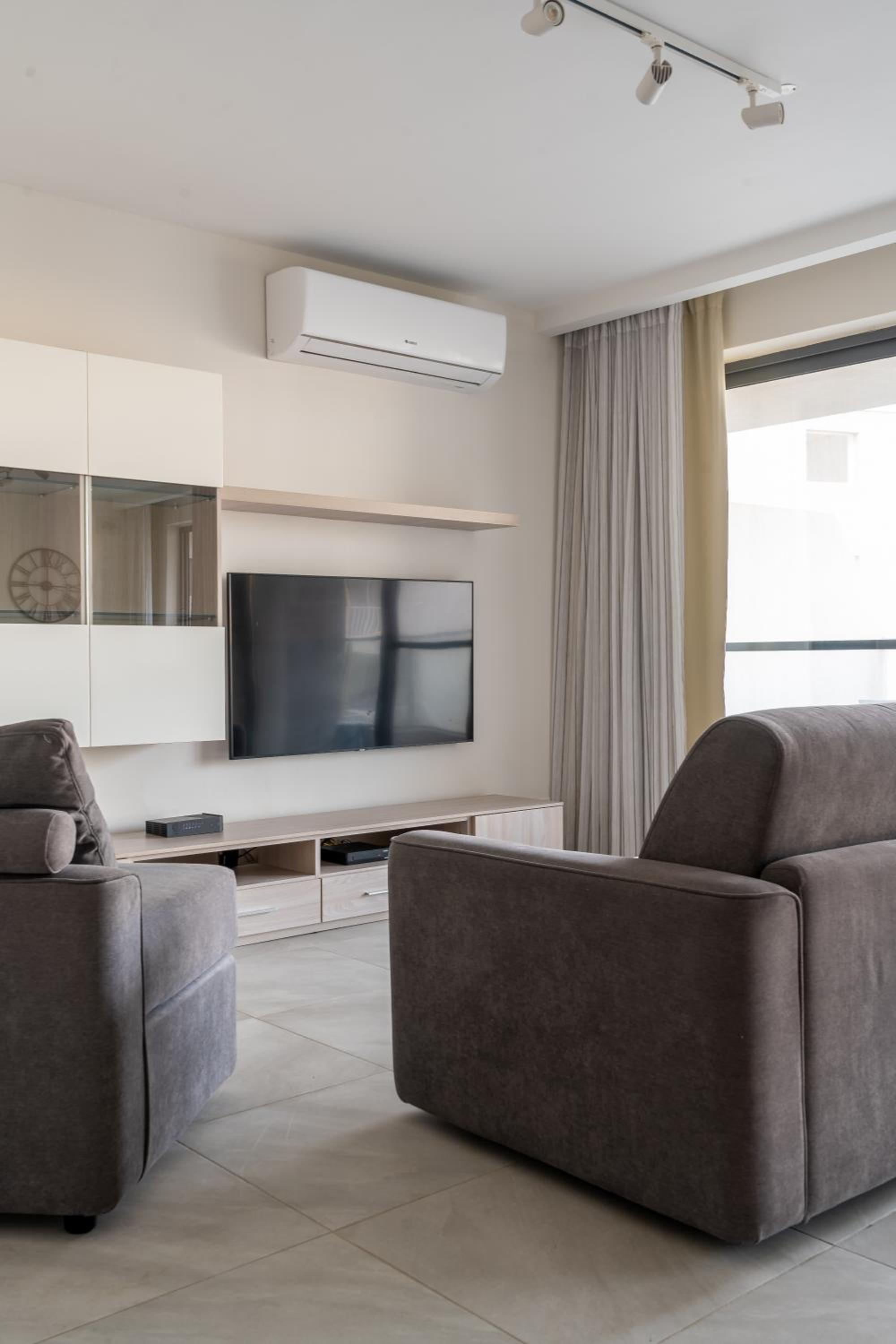 Seabreeze Luxury Apartment photo 3
